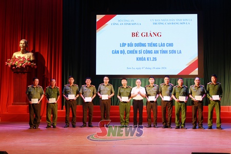 Bồi dưỡng tiếng Lào cho cán bộ, chiến sĩ Công an Sơn La