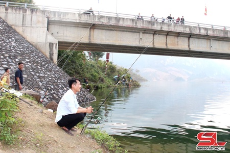 Quynh Nhai Culture, Sports and Tourism Week 2024: Anglers compete on hydropower reservoir