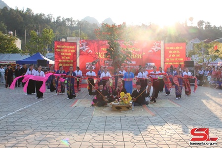 Quynh Nhai: community cultural performances of ethnic groups