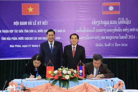 High-level delegations of Son La, Laos’ Houaphanh hold talks