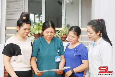 Trạm trưởng y tế hết lòng vì người bệnh