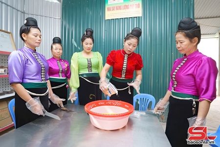 Giám đốc hợp tác xã tiêu biểu