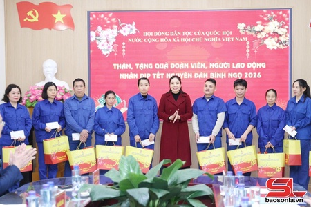 Đồng hành, chăm lo cho đoàn viên, người lao động