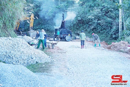 Xây dựng đường giao thông ở các xã vùng cao