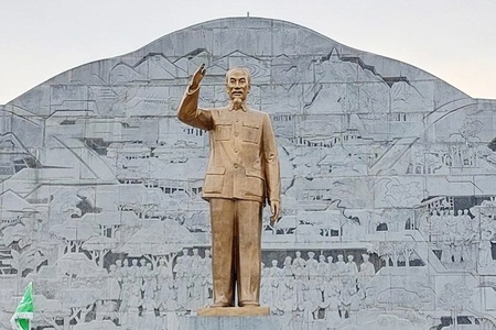 Hồ Chí Minh - sức nhiệm màu