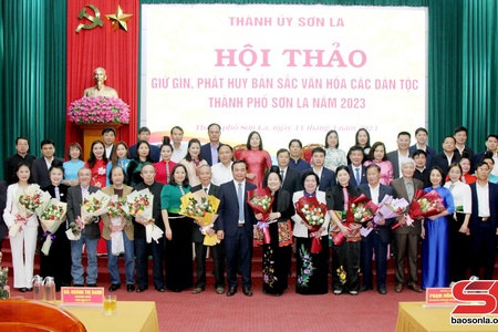 Giữ gìn, phát huy bản sắc văn hóa các dân tộc 