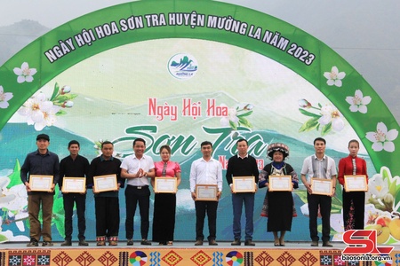 Ngày hội Hoa sơn tra huyện Mường La năm 2023 thành công tốt đẹp