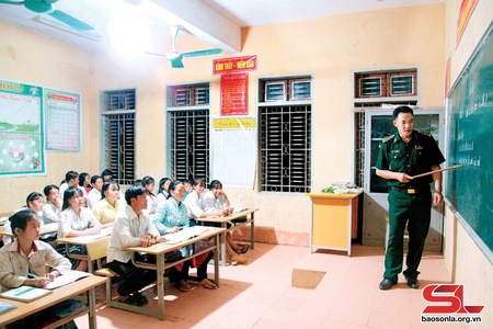 Những thầy giáo quân hàm xanh