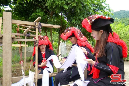 Nét văn hóa truyền thống trang phục của người Dao đỏ