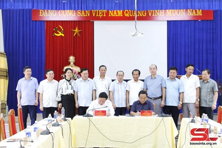 Tăng cường hợp tác giữa huyện Mường La và huyện Trạm Tấu, tỉnh Yên Bái