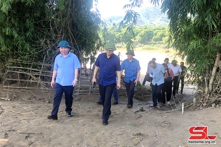 Đồng chí Phó Chủ tịch UBND tỉnh kiểm tra công tác quản lý khai thác cát tại huyện Sông Mã