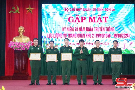  Gặp mặt kỷ niệm 78 năm Ngày truyền thống lực lượng vũ trang Quân khu 2