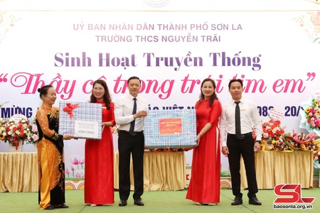 Sinh hoạt truyền thống “Thầy cô trong trái tim em”