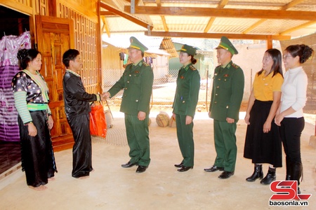 "Dân vận khéo" thúc đẩy phát triển huyện vùng biên