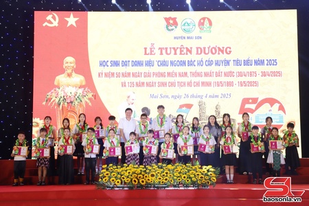 Tuyên dương “Cháu ngoan Bác Hồ” và Chương trình nghệ thuật “Đất nước trọn niềm vui”