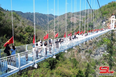 Phát triển du lịch trở thành ngành kinh tế mũi nhọn
