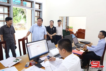 Đồng chí Phó Chủ tịch HĐND tỉnh kiểm tra việc thực hiện chính quyền địa phương 2 cấp tại xã Pắc Ngà
