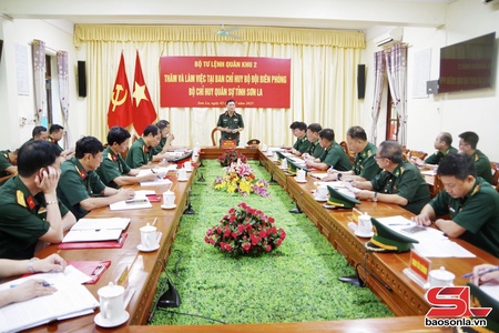Đoàn công tác Quân khu 2 thăm và làm việc tại Ban Chỉ huy Bộ đội Biên phòng