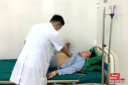 16 người bị ngộ độc sau khi ăn nộm hoa đu đủ