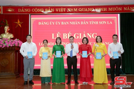Bế giảng lớp bồi dưỡng nhận thức về Đảng khóa I, nhiệm kỳ 2020-2025