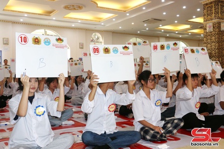 Hội thi “Rung chuông vàng” tìm hiểu kiến thức pháp luật về trật tự an toàn giao thông