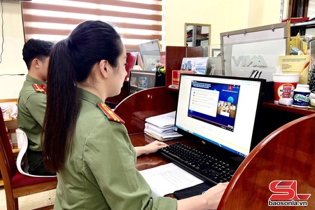  “Bình dân học vụ số” trong lực lượng Công an Sơn La 
