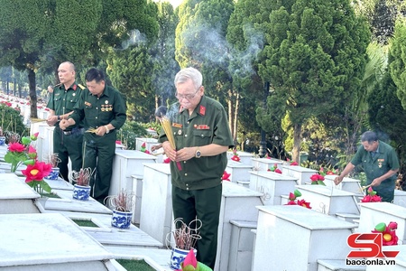 THÁNG BẢY VỊ XUYÊN