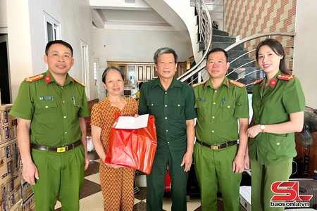 Trại tạm giam Công an tỉnh tổ chức thăm hỏi, tặng quà thương binh