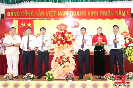 Song Khủa xây dựng chính quyền phục vụ và đẩy mạnh nông nghiệp công nghệ cao