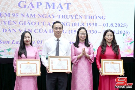 Gặp mặt Kỷ niệm 95 năm Ngày truyền thống công tác Tuyên giáo và Dân vận của Đảng