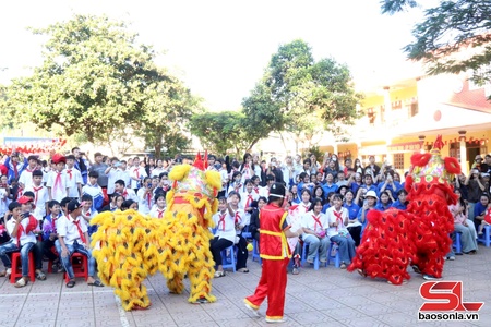 Đêm hội trăng rằm “Lồng đèn thắp sáng ước mơ”