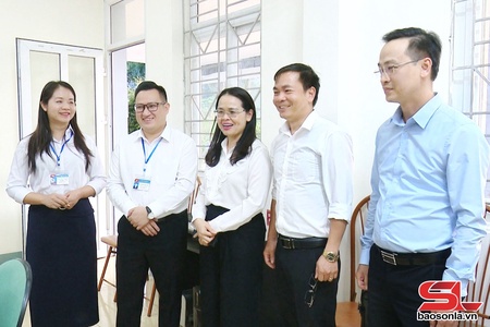 Đồng chí Trưởng ban Tuyên giáo và Dân vận Tỉnh ủy làm việc với các xã Tà Hộc và Chiềng Sung