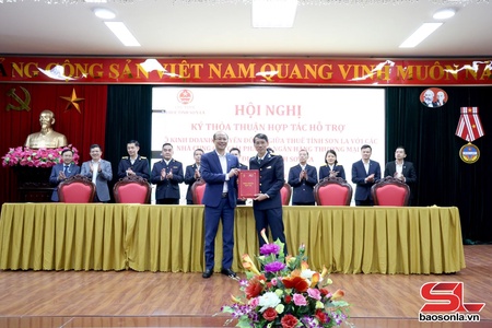 Ký kết thỏa thuận hợp tác hỗ trợ hộ kinh doanh chuyển đổi số giữa Thuế tỉnh Sơn La với các nhà cung cấp giải pháp và ngân hàng thương mại