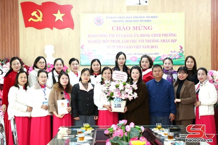 Thăm, tặng quà các đơn vị trường học nhân Ngày Nhà giáo Việt Nam