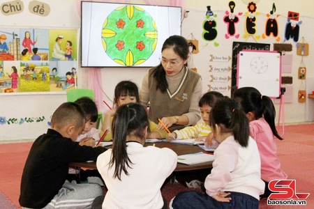 Chăm sóc, giáo dục trẻ em vùng biên