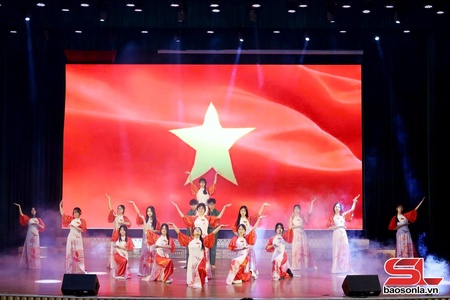 Chương trình nghệ thuật “Tự hào tiếp bước cha anh”