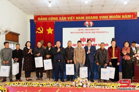 Đoàn đại biểu Quốc hội tỉnh tiếp xúc cử tri tại cụm xã Long Hẹ, Co Mạ và Mường Bám