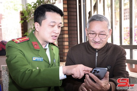 Nòng cốt đưa tiện ích VNeID đến với người dân