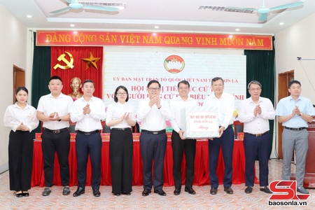 Cam kết thực hiện tốt vai trò cầu nối của cử tri với HĐND