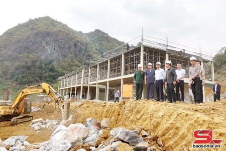 Kiểm tra tiến độ đầu tư xây dựng Trường Nội trú liên cấp Tiểu học- THCS xã Phiêng Pằn