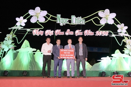 Khai mạc Ngày hội Hoa sơn tra xã Ngọc Chiến năm 2026
