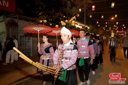 Sôi nổi không gian văn hóa Sắc màu Mộc Sơn