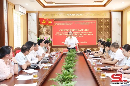 Đoàn công tác của Hiệp hội Doanh nghiệp tỉnh, Công ty TNHH MTV Xổ số kiến thiết Sơn La làm việc với xã Mường Chiên