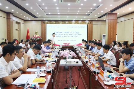Ngân hàng nhà nước Chi nhánh khu vực 3 làm việc với các xã khu vực Sốp Cộp