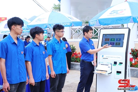 Quyết tâm gỡ "điểm nghẽn" trong chuyển đổi số