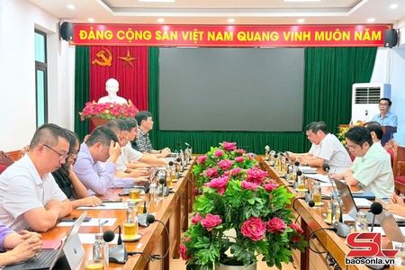 Phối hợp triển khai chương trình phẫu thuật mắt miễn phí cho hộ nghèo, hộ cận nghèo