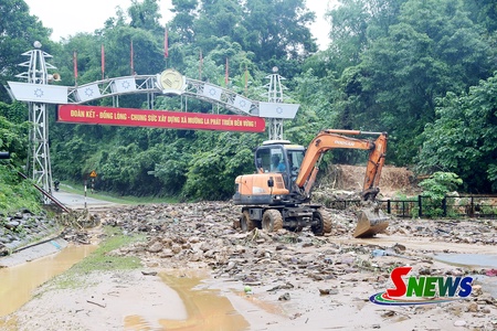 Mưa lớn gây sạt lở, ngập úng nhiều tuyến đường trên địa bàn khu vực Mường La