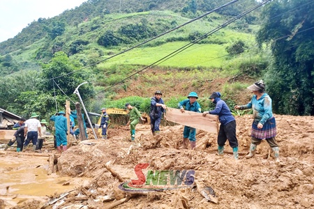 Bộ CHQS tỉnh giúp xã Ngọc Chiến khắc phục hậu quả thiên tai