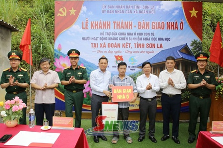 Khánh thành, bàn giao nhà ở cho gia đình chính sách