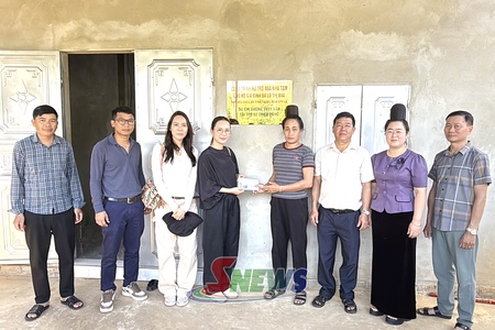Xã Bình Thuận bàn giao công trình xóa nhà tạm cho 4 hộ gia đình